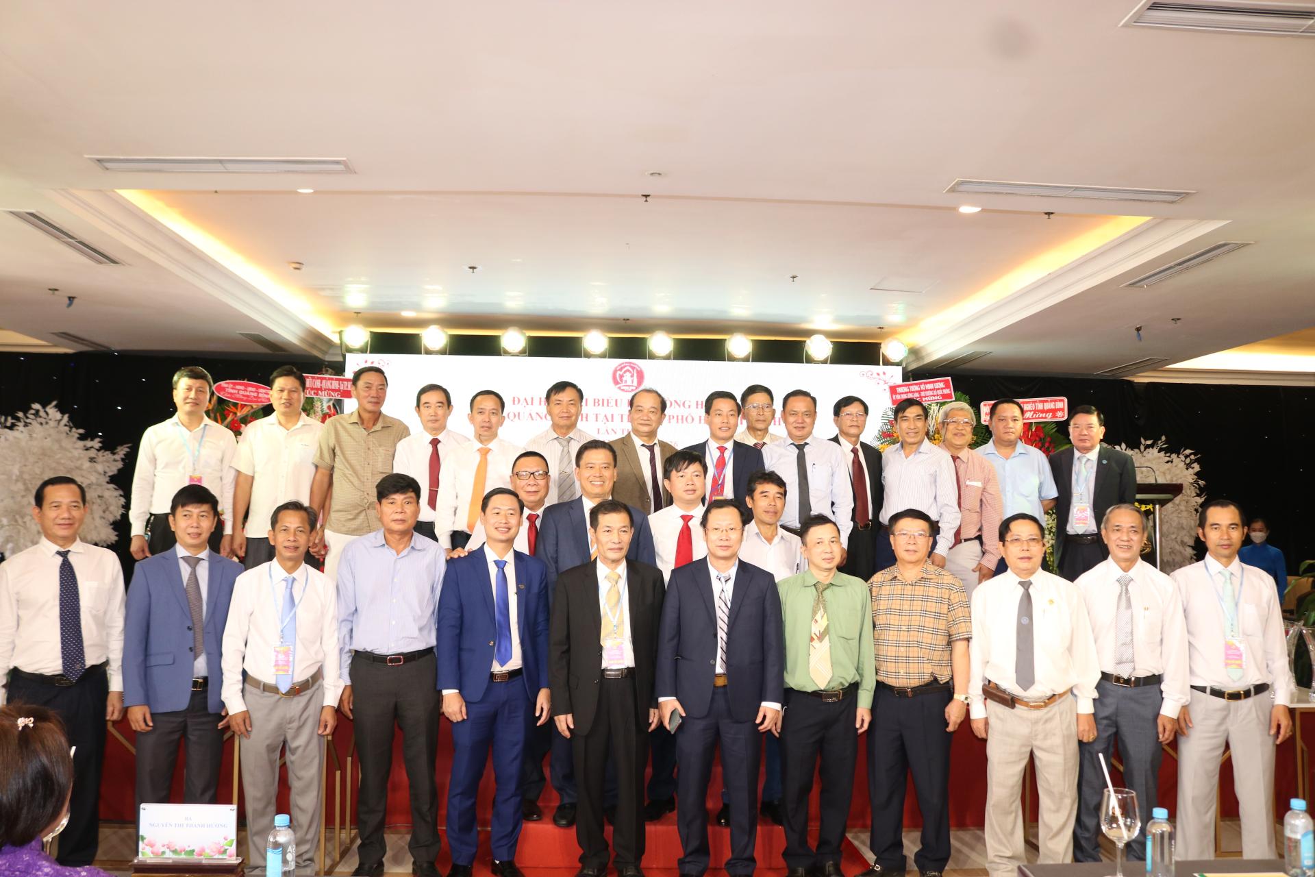 Ban chấp hành ra mắt đại hội.