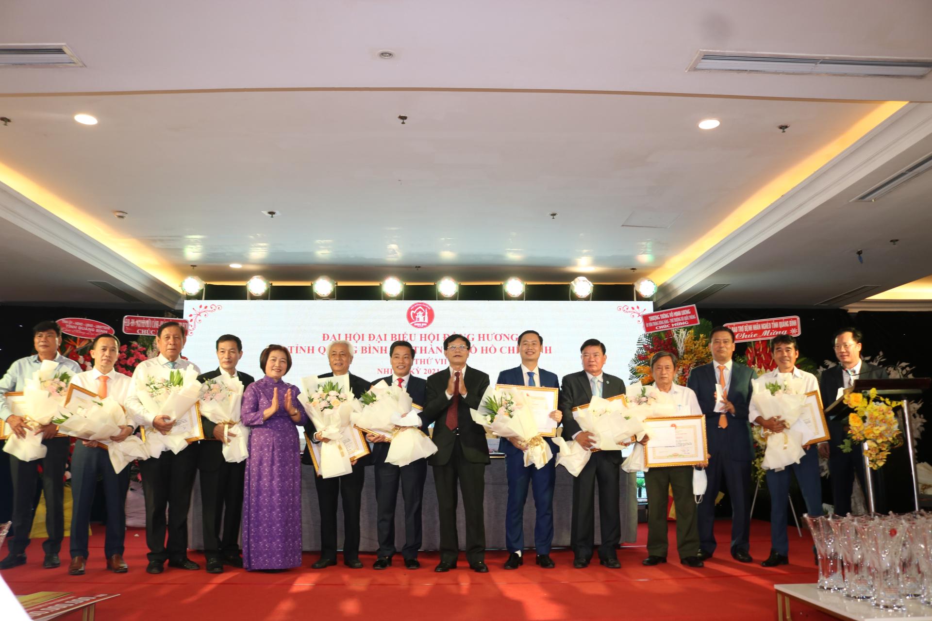 Các tập thể, cá nhân được tặng bằng khen của UBND tỉnh.