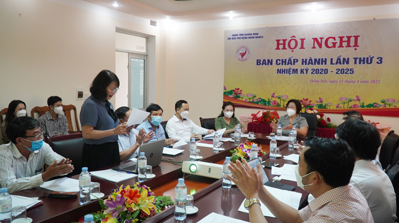 Đại diện lãnh đạo Hội BTBNN tỉnh trao đổi về những hoạt động trọng tâm năm 2022.